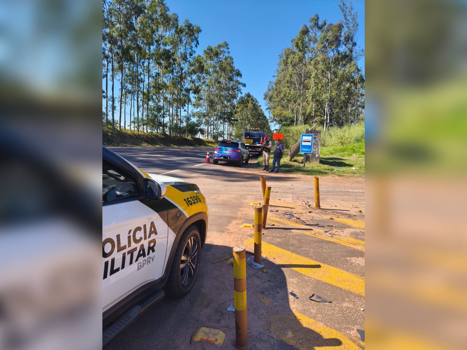 Acidente entre dois carros deixa motorista ferido na PR-323, em Umuarama