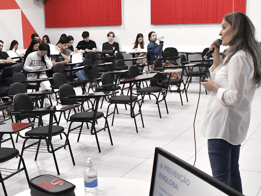 Ambulatório de Infectologia da Secretaria de Saúde orienta jovens aprendizes