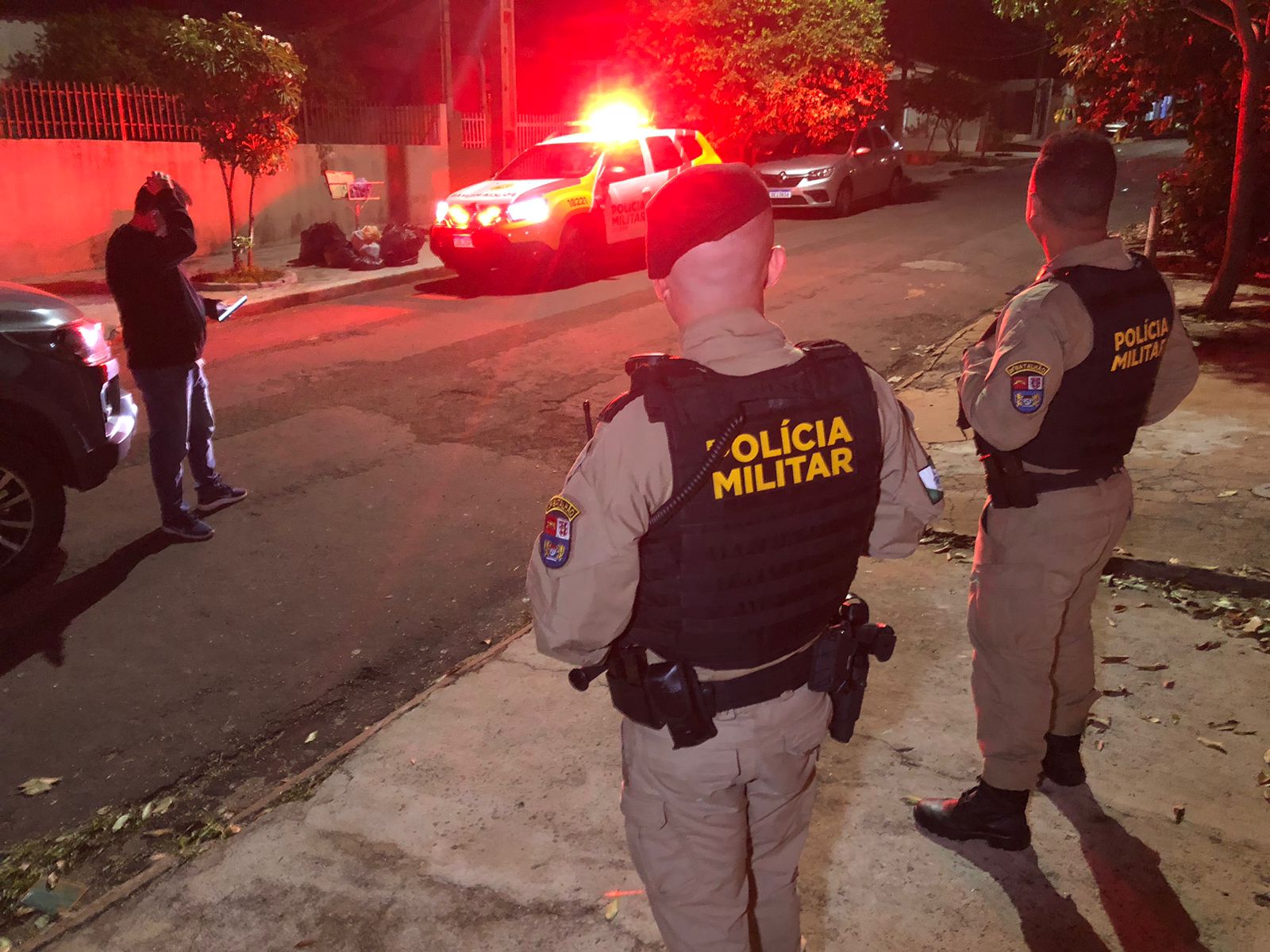 Após atentado, suspeito tenta agredir e tomar arma de policiais durante prisão