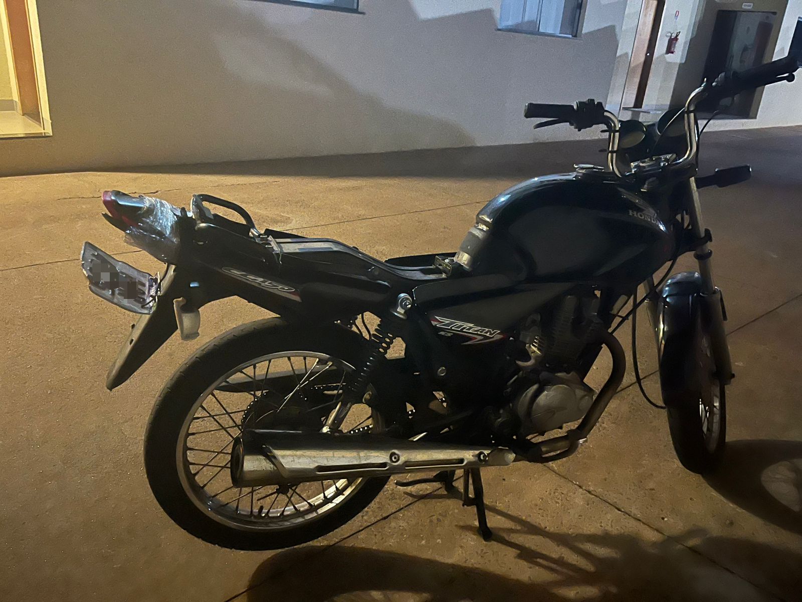 Perseguição no centro: motociclista sem CNH é detido após fuga e queda em Umuarama