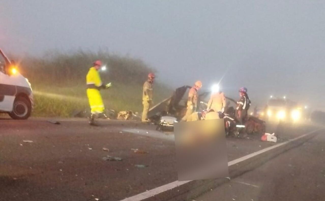PR-323 totalmente interditada para socorro a vítimas de gravíssimo acidente em Perobal