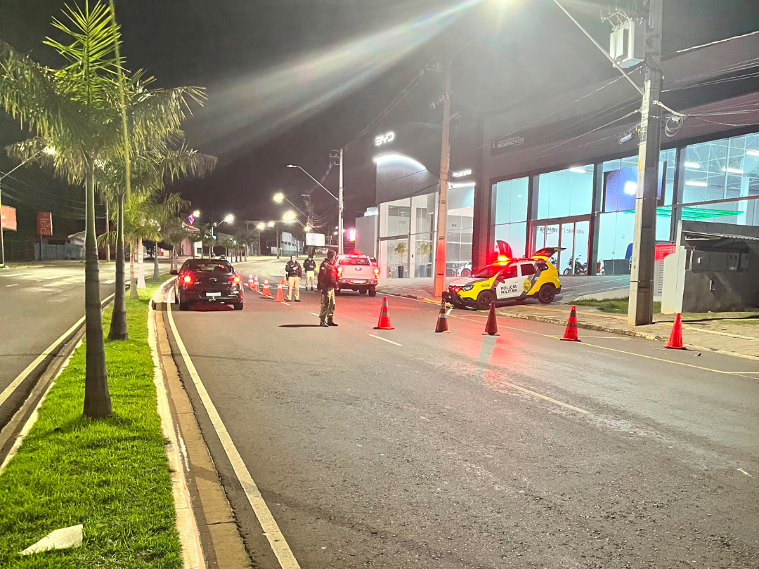 PM realiza Operação Lei Seca na avenida Tirantes em Umuarama
