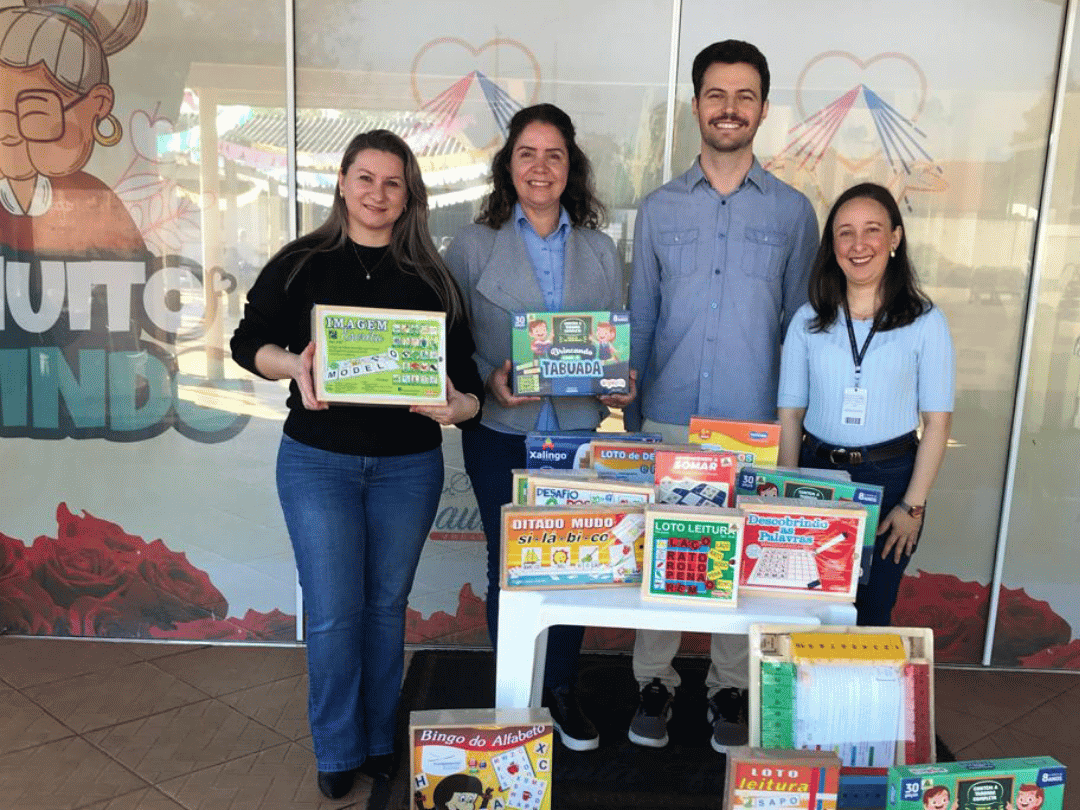 Educação fortalece ações do programa com entrega de materiais pedagógicos em Umuarama