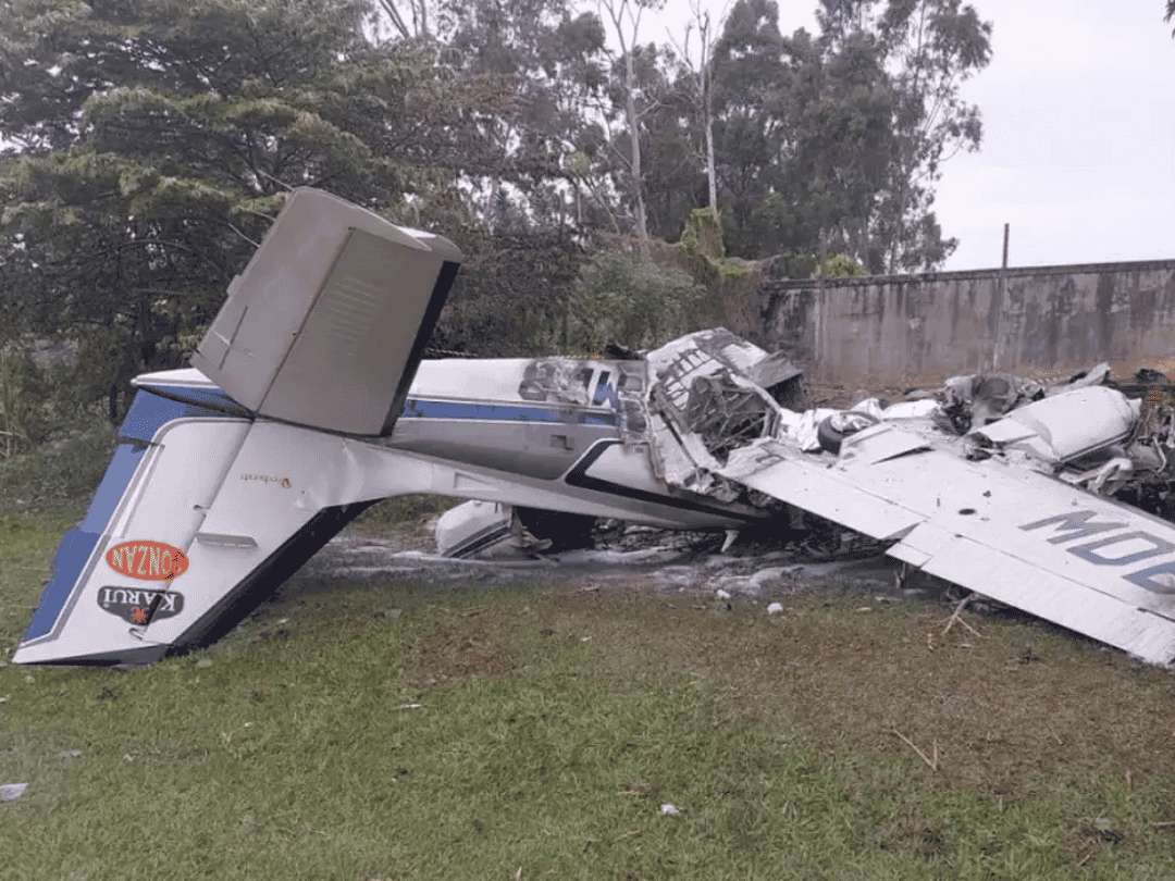 Queda de bimotor deixa dois mortos em Marília, interior de São Paulo