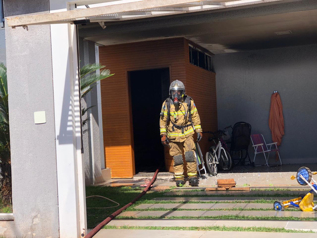 Jornal Ilustrado - Incêndio atinge residência e mobiliza Corpo de Bombeiros em Umuarama