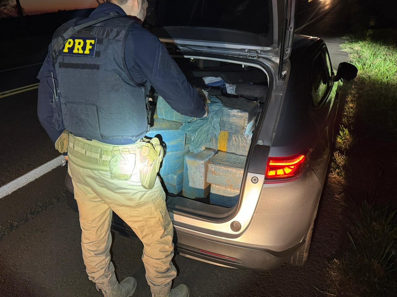 Jornal Ilustrado - Mais de 400 kg de maconha são apreendidos após perseguição em Perobal