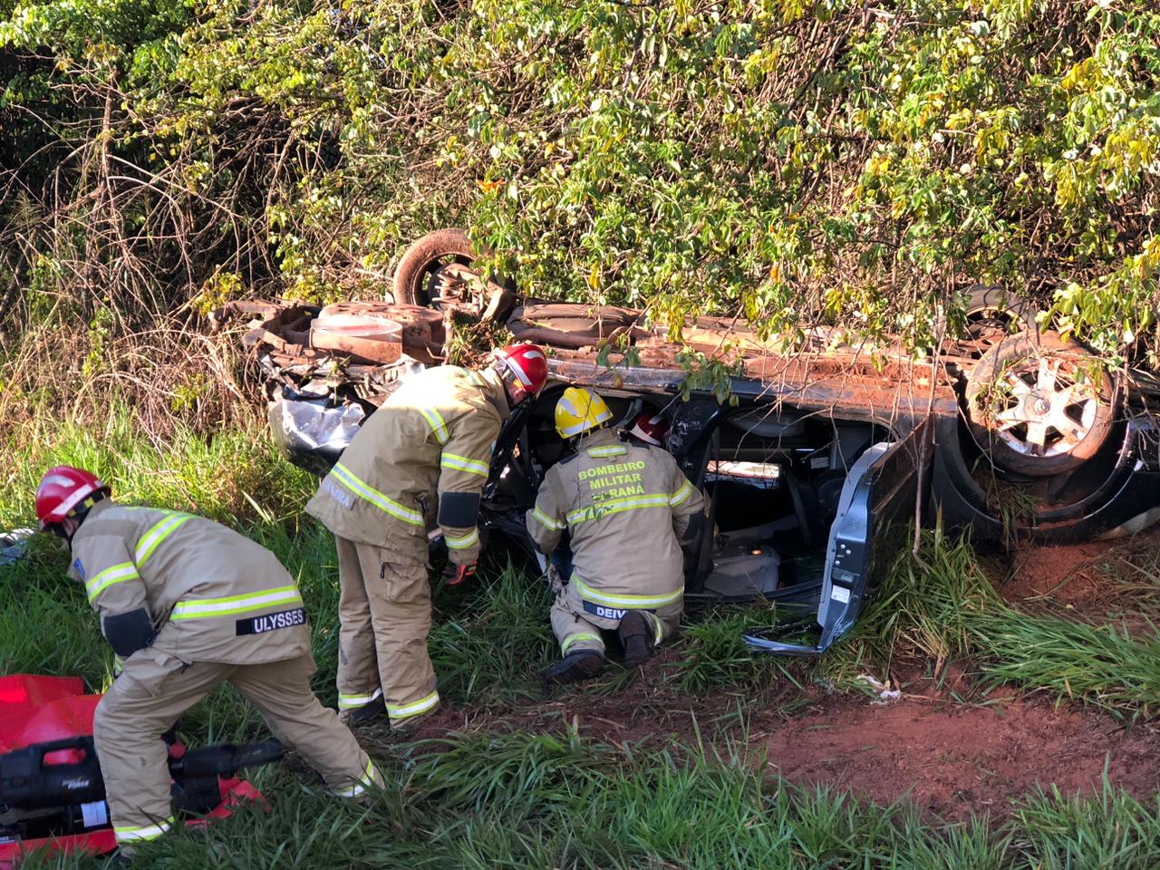 Engavetamento seguido de capotamento deixa um ferido entre Umuarama e Serra dos Dourados