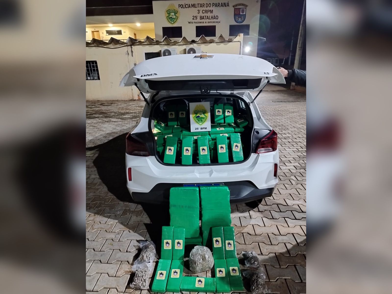 Jornal Ilustrado - Casal que transportava mais de 300 quilos de maconha é preso em motel de Umuarama