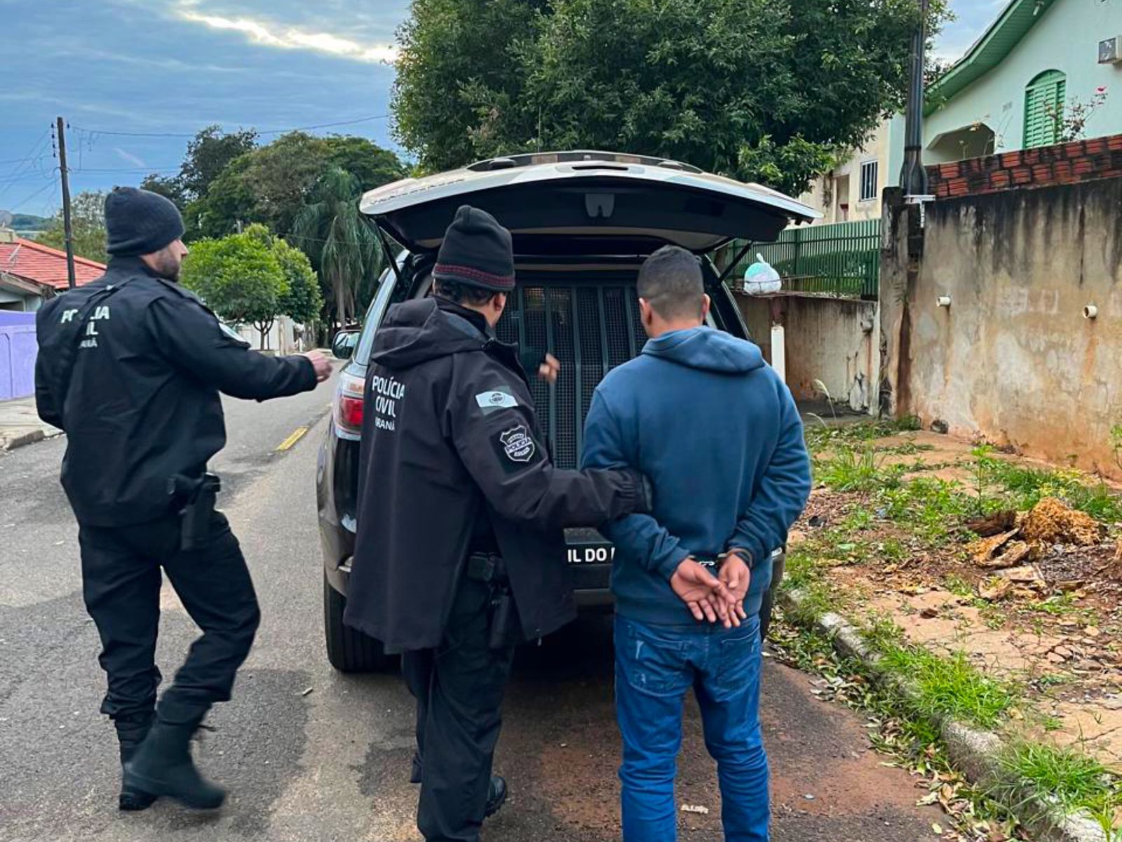 Jornal Ilustrado - Três são presos durante operação contra o tráfico de drogas em Umuarama e Perobal
