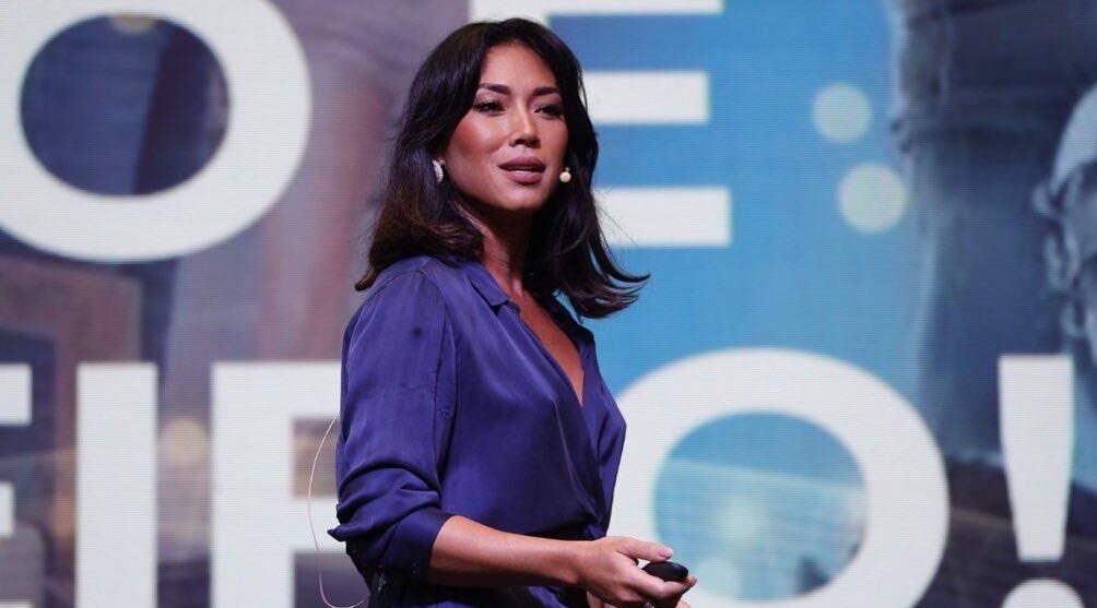 Umuarama: atriz Danni Suzuki realiza palestra pelo projeto Ela Pode mais na Liderança