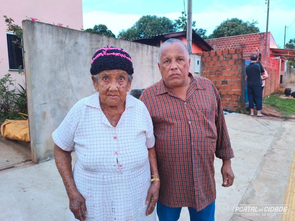Incêndio destrói casa em Cruzeiro do Oeste e família pede ajuda