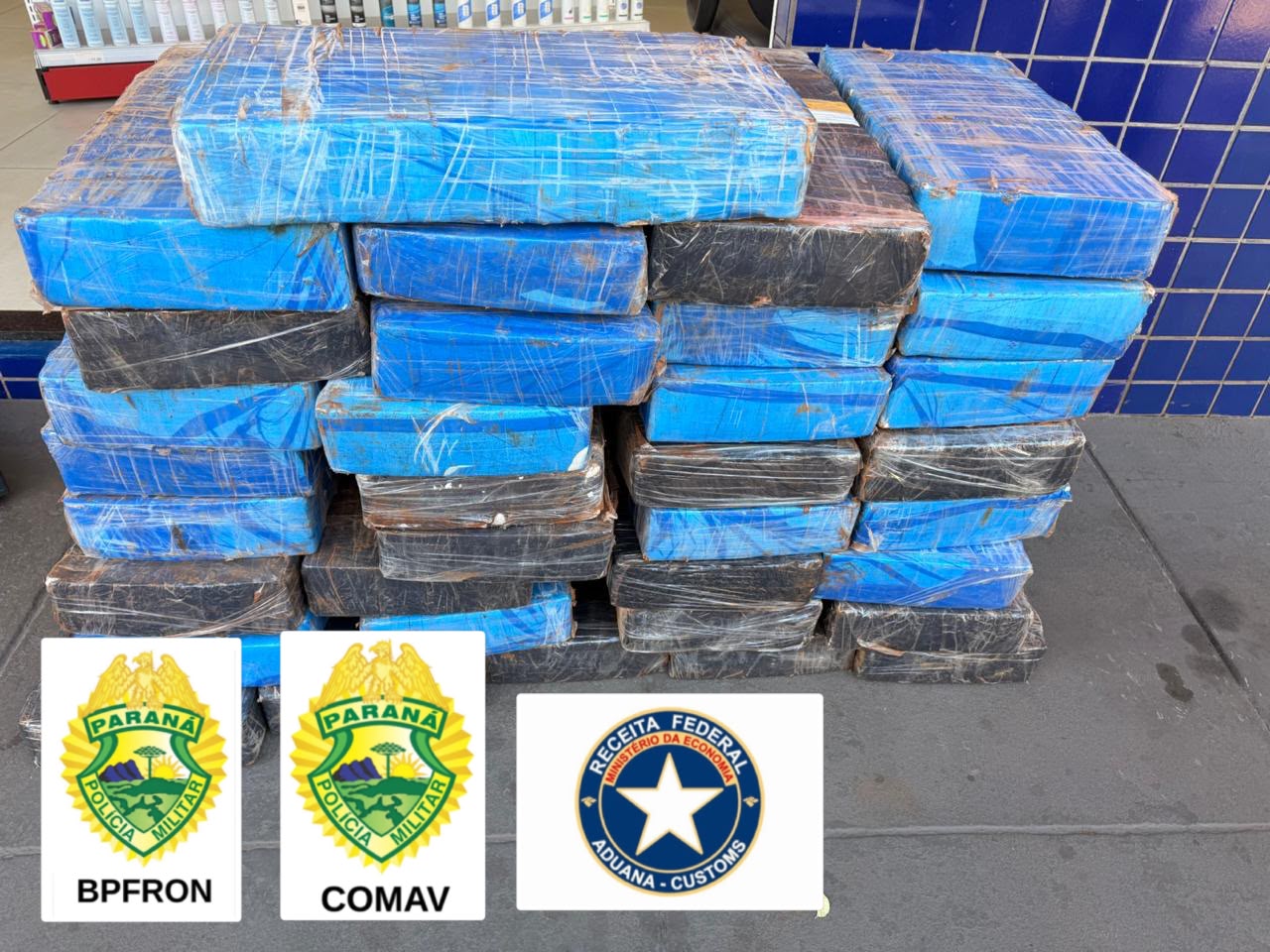 Mais de 408 quilos de maconha são apreendidos na PR-323; carga é avaliada em R$ 816 mil