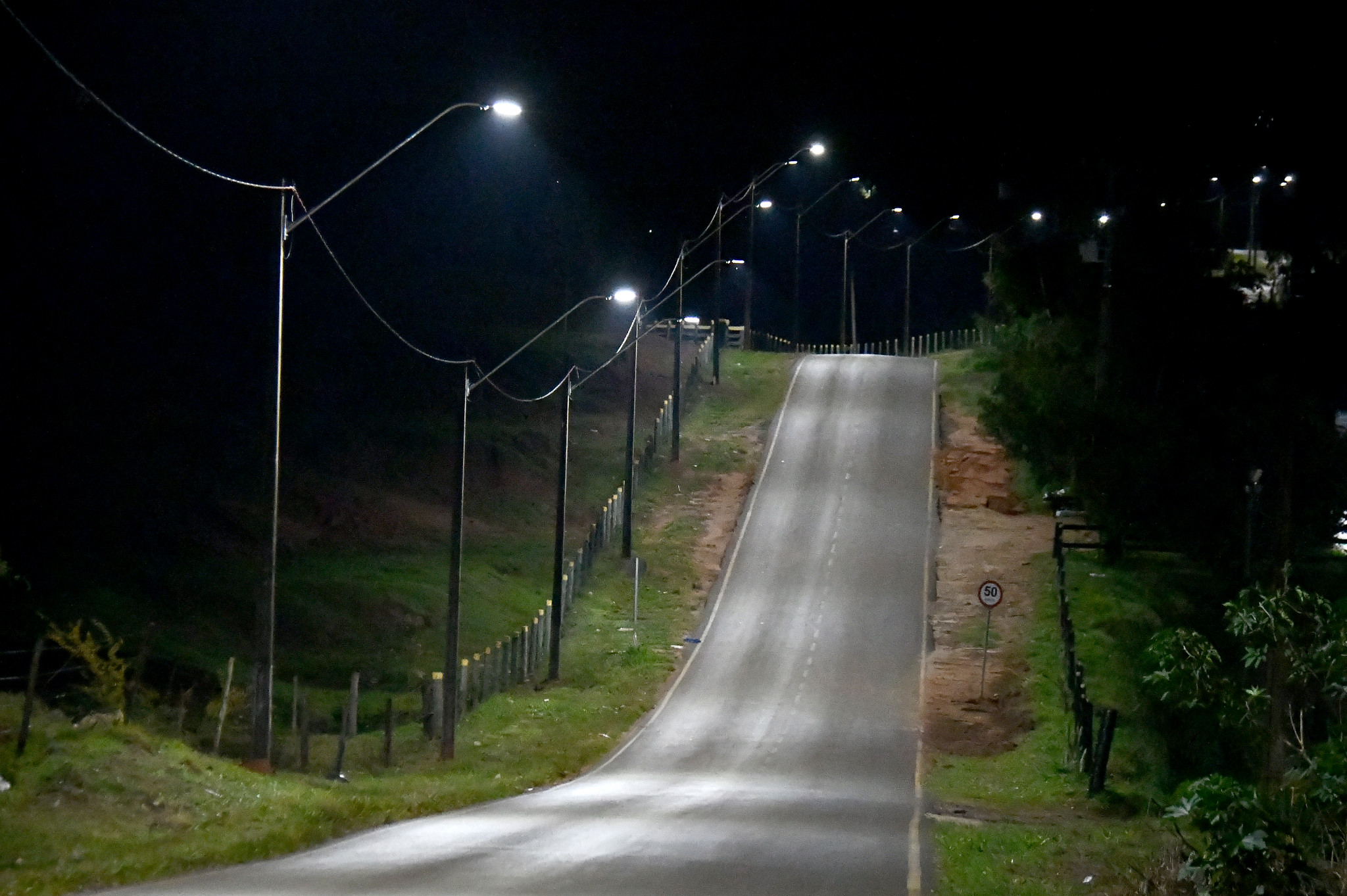 Estrada Dias recebe iluminação em LED e ganha mais segurança para moradores