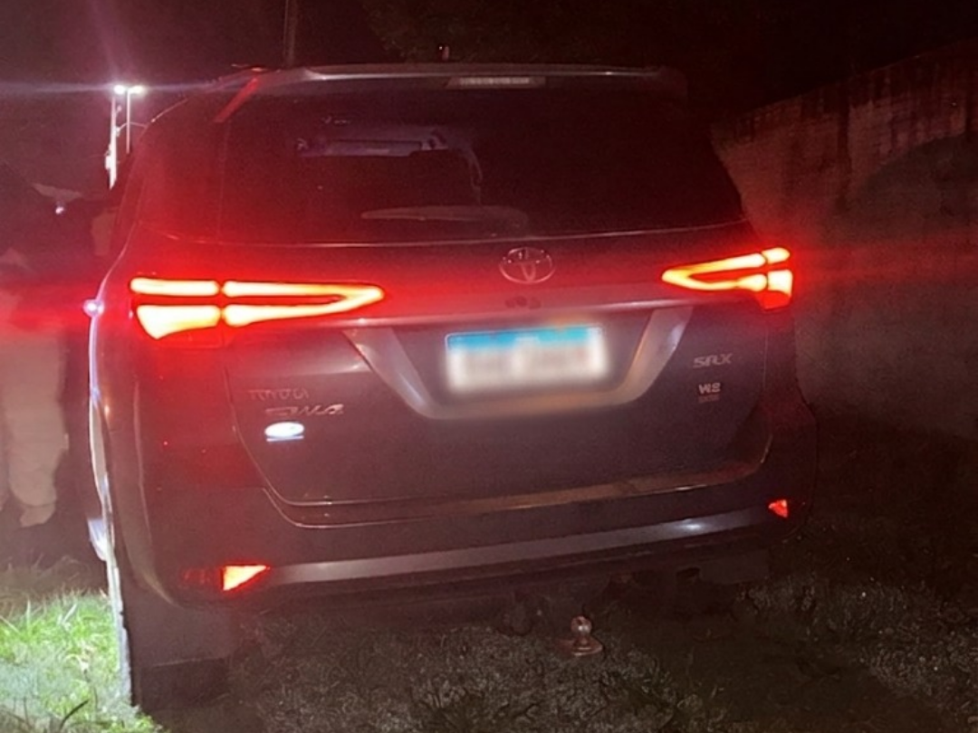 Caminhonete furtada em Umuarama é recuperada horas depois após cerco policial em Guaíra