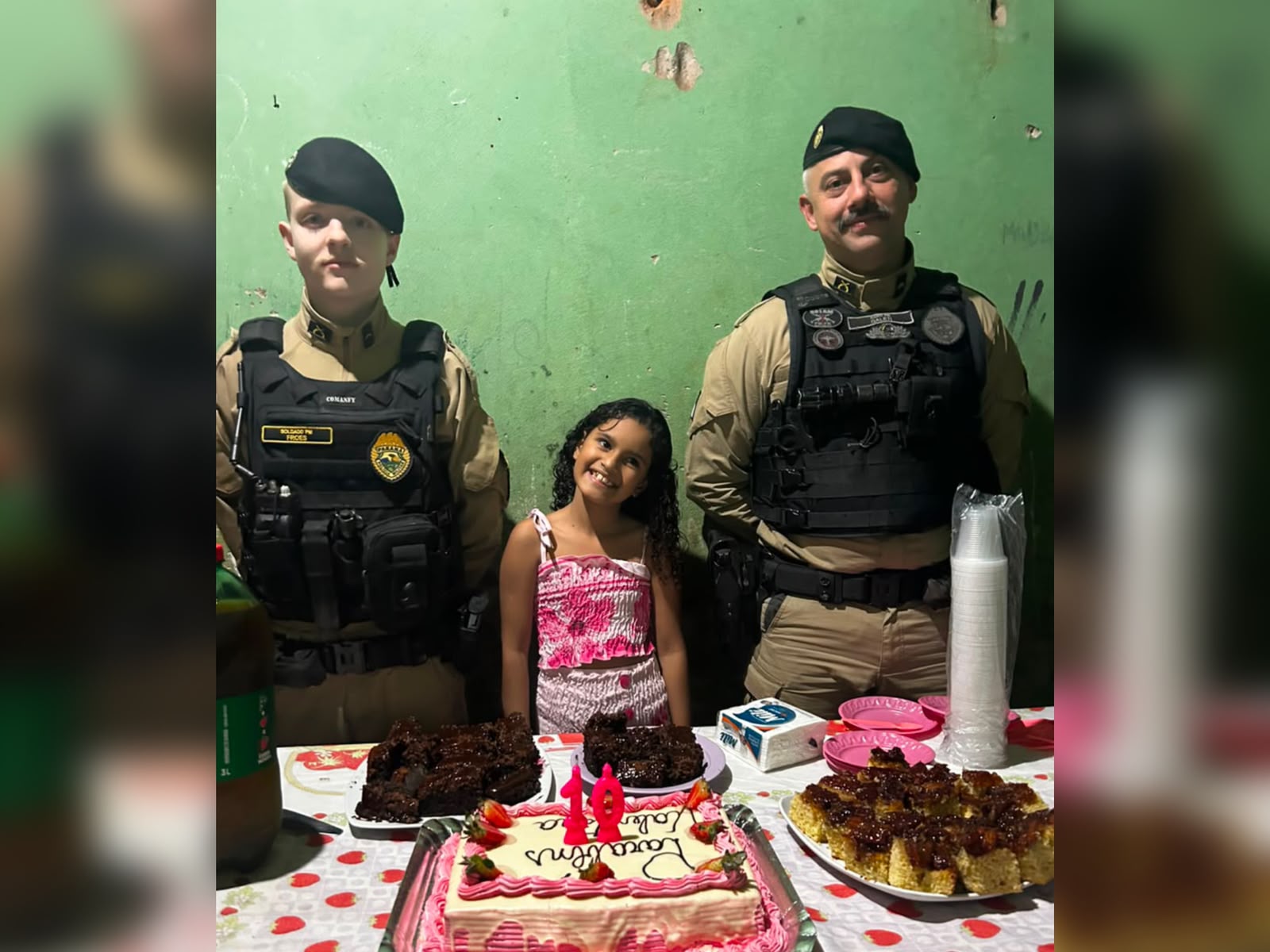 Menina de 10 anos convida policiais militares para comemorar aniversário em Umuarama