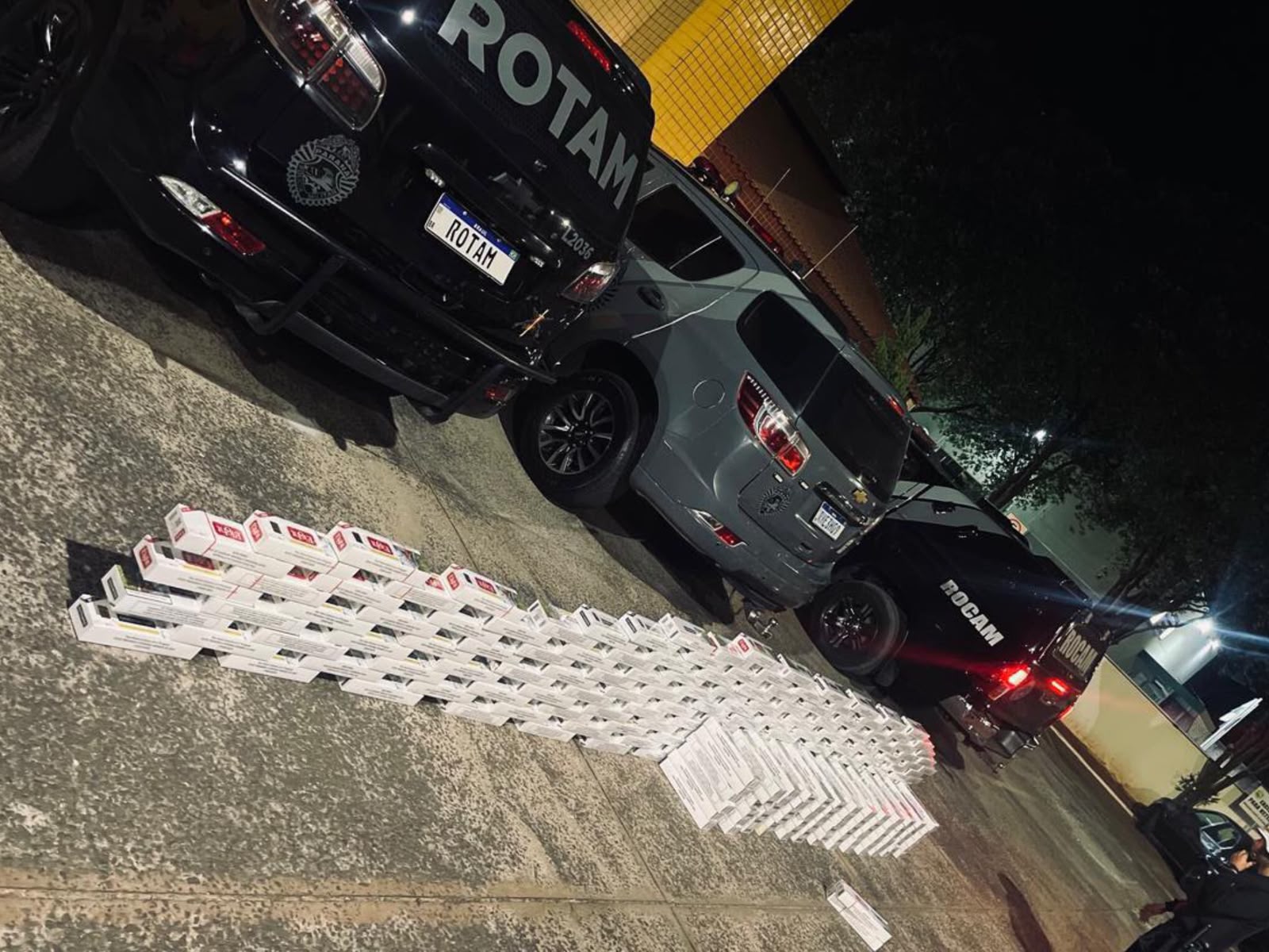 Carga de cigarros contrabandeada é apreendida em residência de Umuarama
