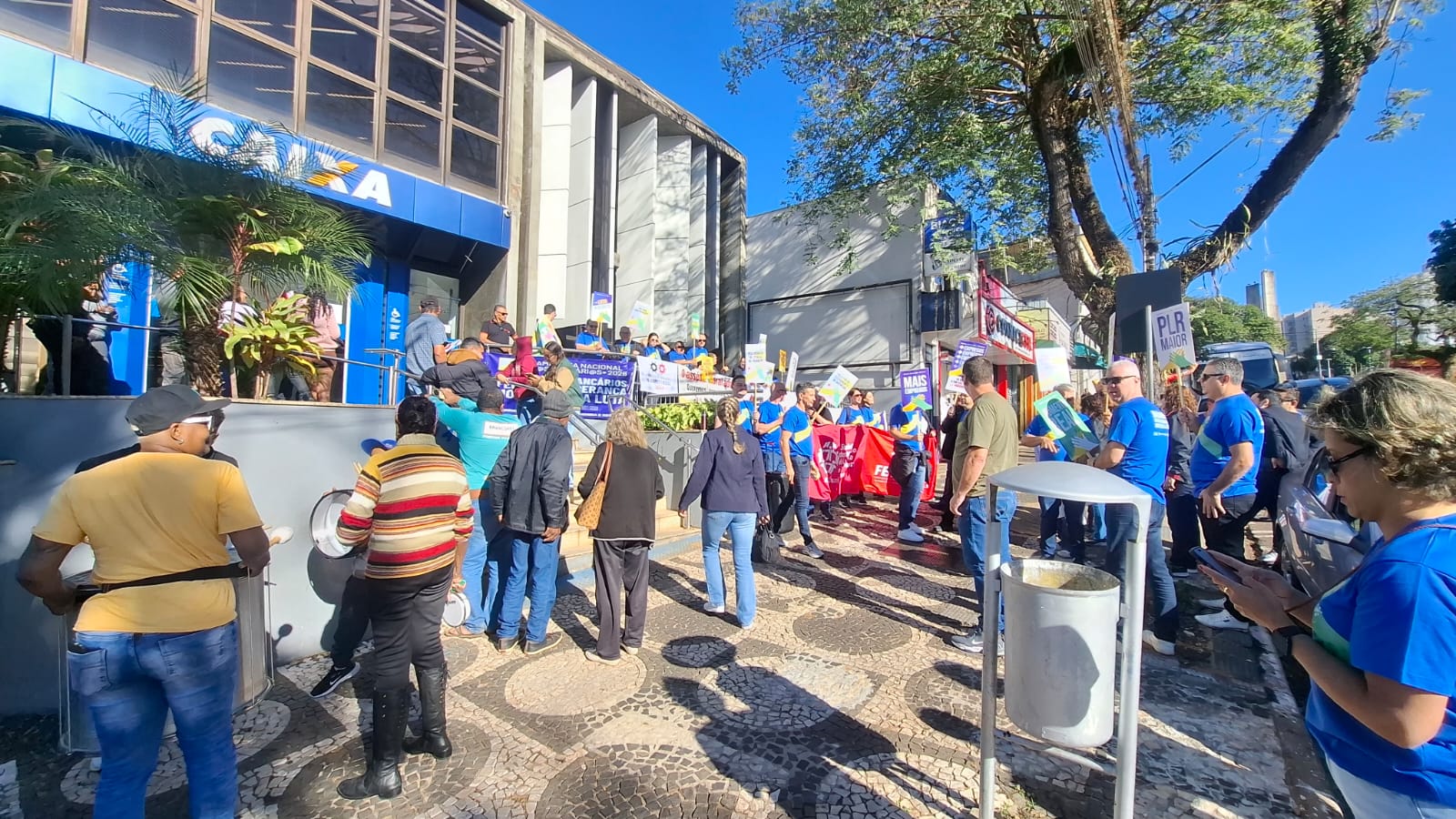 Jornal Ilustrado - O grande jornal do Noroeste do Paraná Jornal Ilustrado - Bancários fazem manifestações em frente a bancos em abertura de campanha salarial