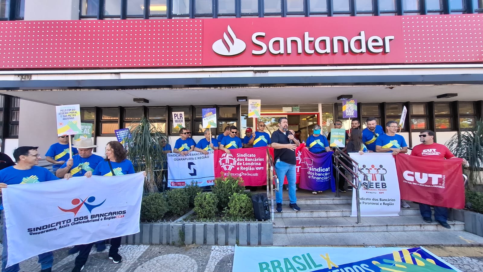 Jornal Ilustrado - O grande jornal do Noroeste do Paraná Jornal Ilustrado - Bancários fazem manifestações em frente a bancos em abertura de campanha salarial