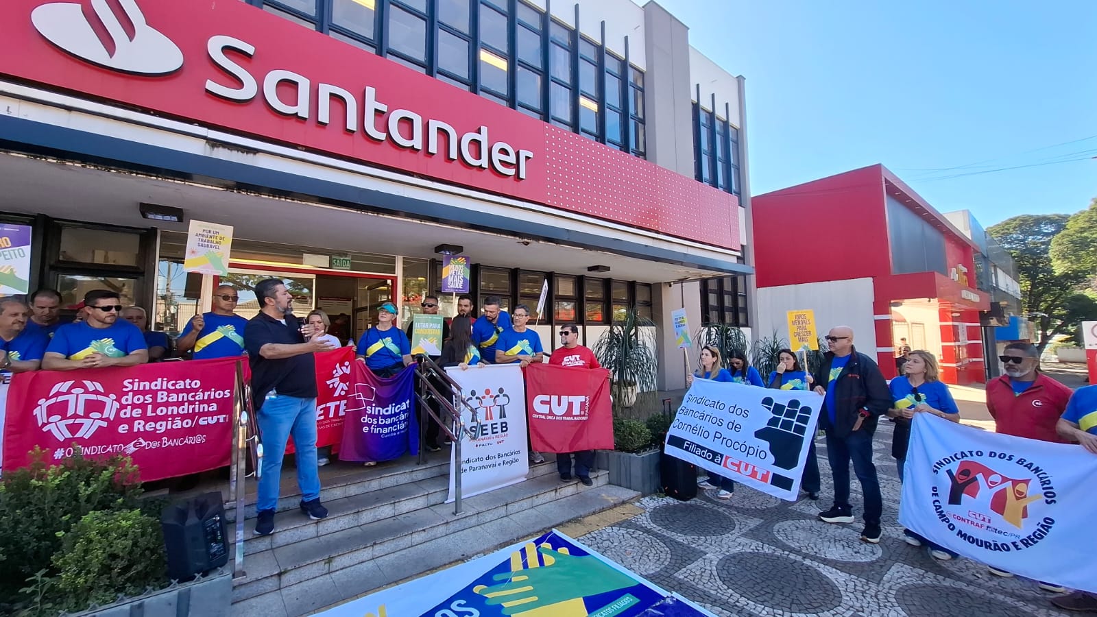 Jornal Ilustrado - O grande jornal do Noroeste do Paraná Jornal Ilustrado - Bancários fazem manifestações em frente a bancos em abertura de campanha salarial