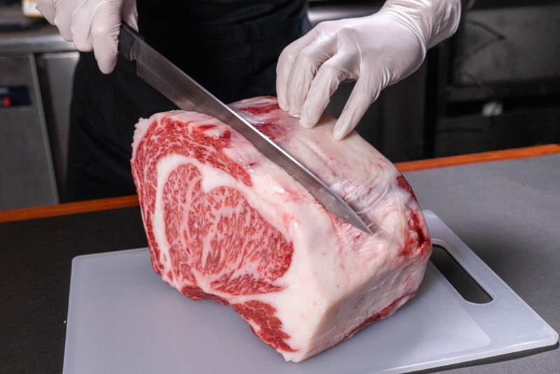 Profissionais terão orientação gratuita sobre manipulação de carnes em Umuarama