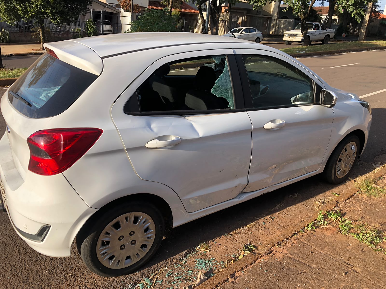 Acidente entre carro e moto deixa mulher de 49 anos ferida em Umuarama