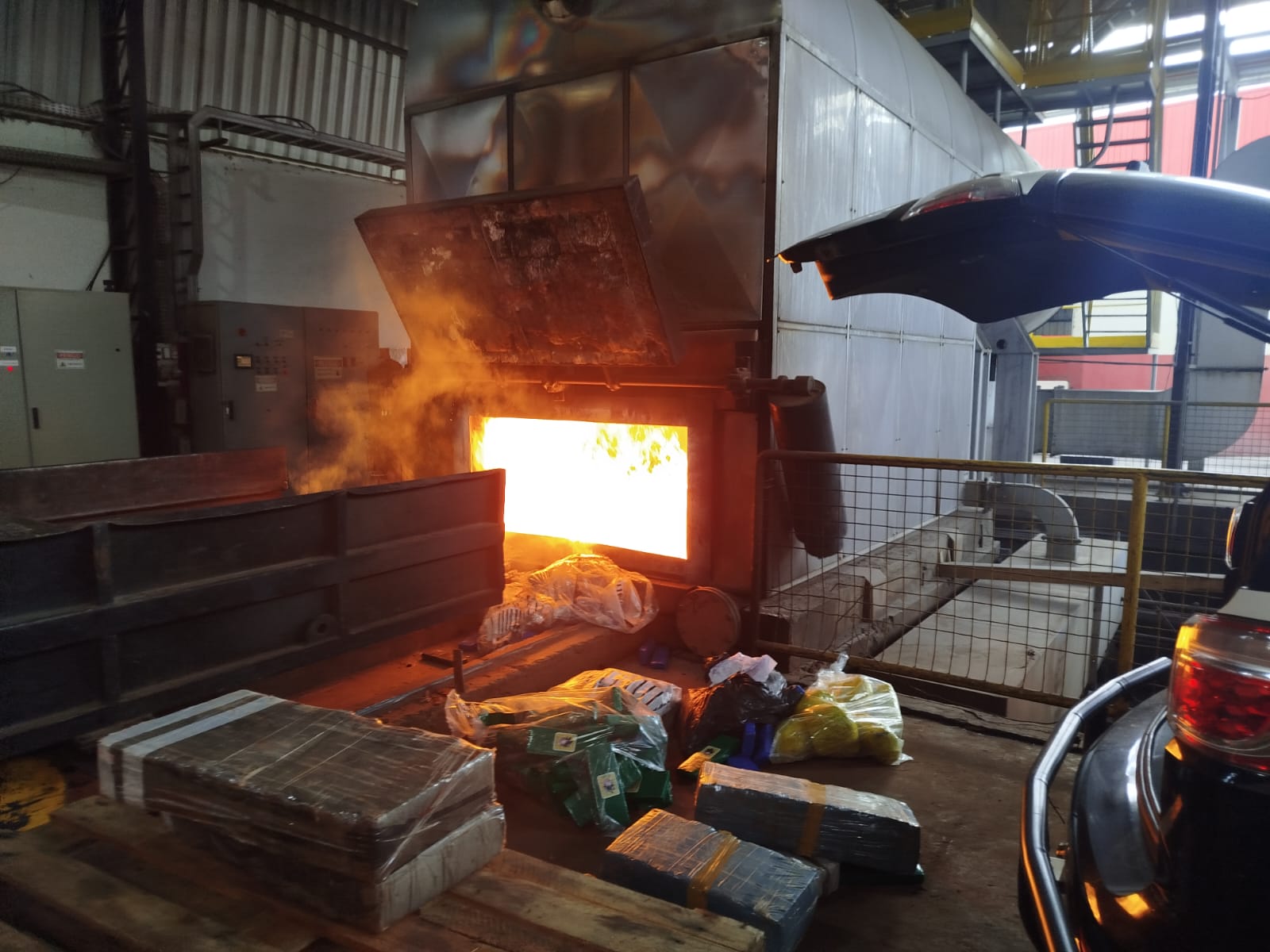 Mais de 2,7 toneladas de drogas são incineradas em Umuarama