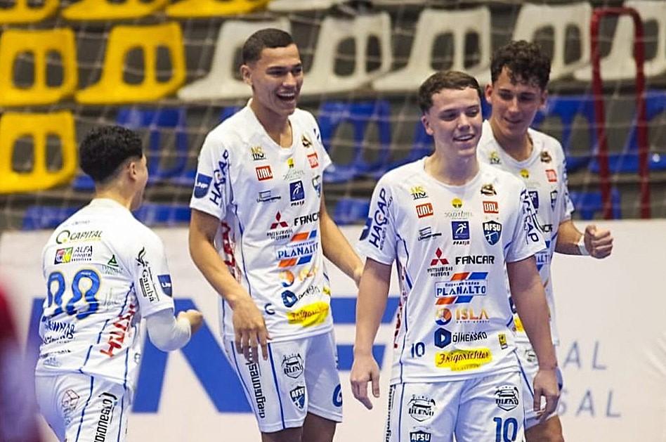Umuarama sedia hoje jogos que definem disputa da final nacional da LNT Sub-20