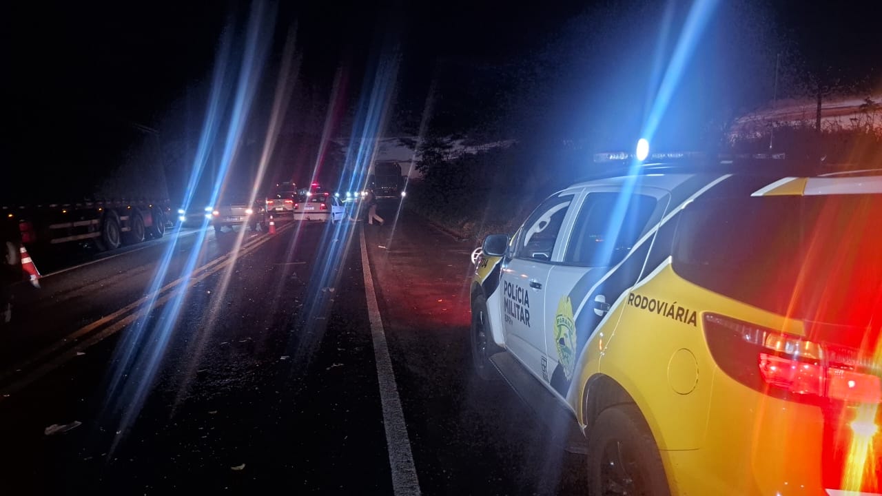 Motorista fica ferido após colisão entre carro e carreta na PR-323, em Umuarama