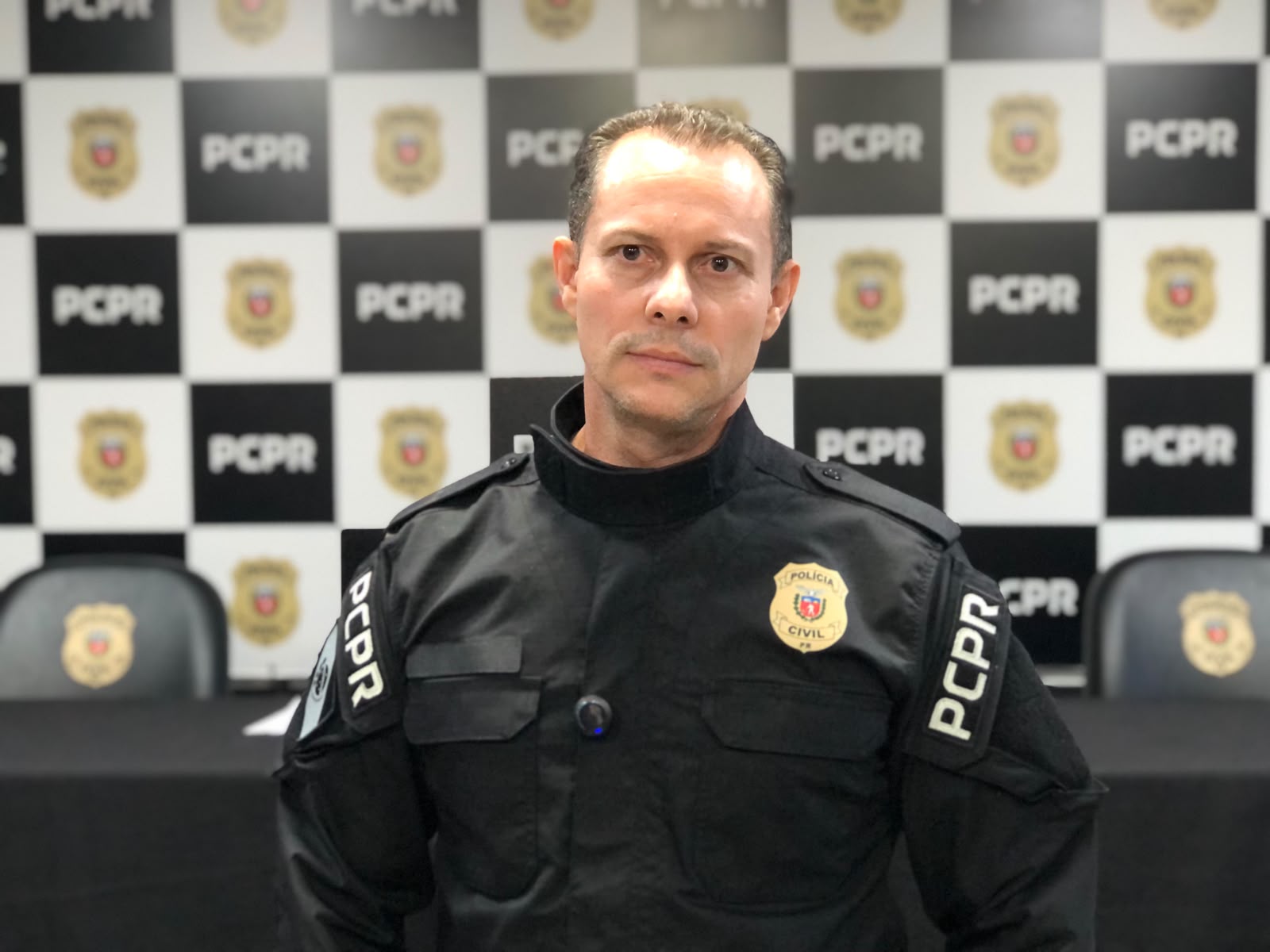Homem teria quebrado patas de cachorro para impedir fuga durante incêndio, diz delegado