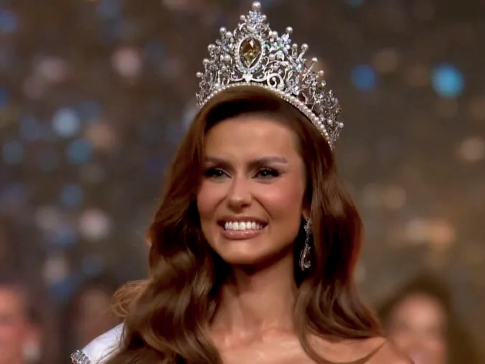 Jornal Ilustrado - Miss Universe Brasil: 'Sonhos nunca envelhecem e eu sou a prova viva', diz paranaense Marcella Kozinsk