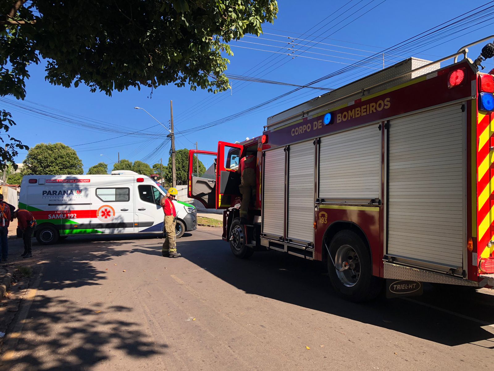 Jornal Ilustrado - Trabalhador em telhado passa mal e bombeiros são acionados em Umuarama