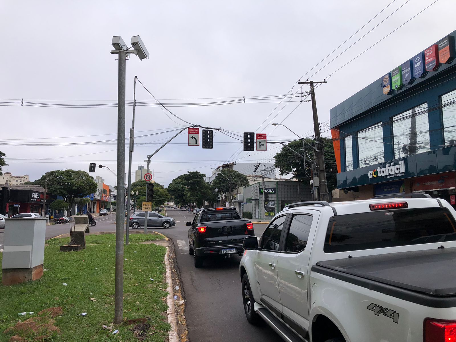Agora em Umuarama: falta de energia para semáforos das avenidas Paraná e Castelo Branco