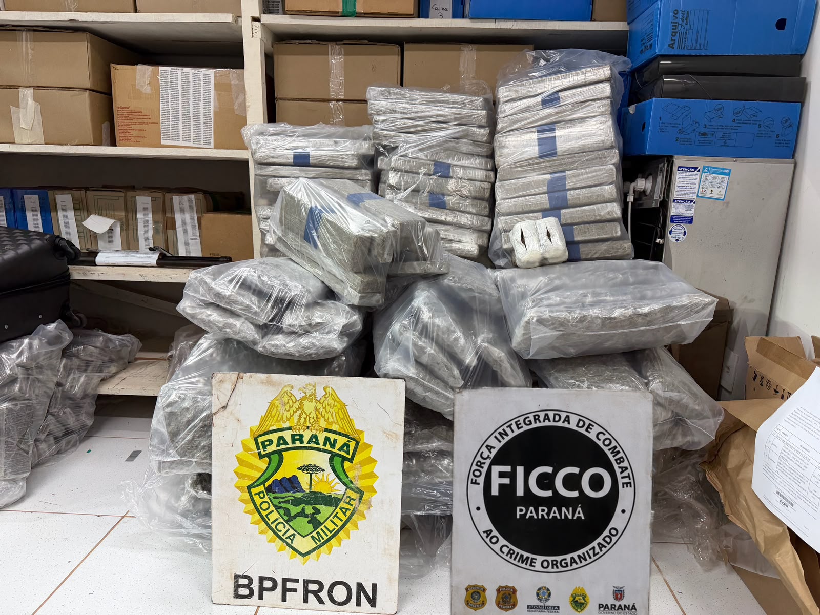 Jornal Ilustrado - O grande jornal do Noroeste do Paraná Jornal Ilustrado - Em 1 dia, BPFron apreende mais de 3 toneladas de drogas e causa prejuízo de R$ 7 milhões ao crime