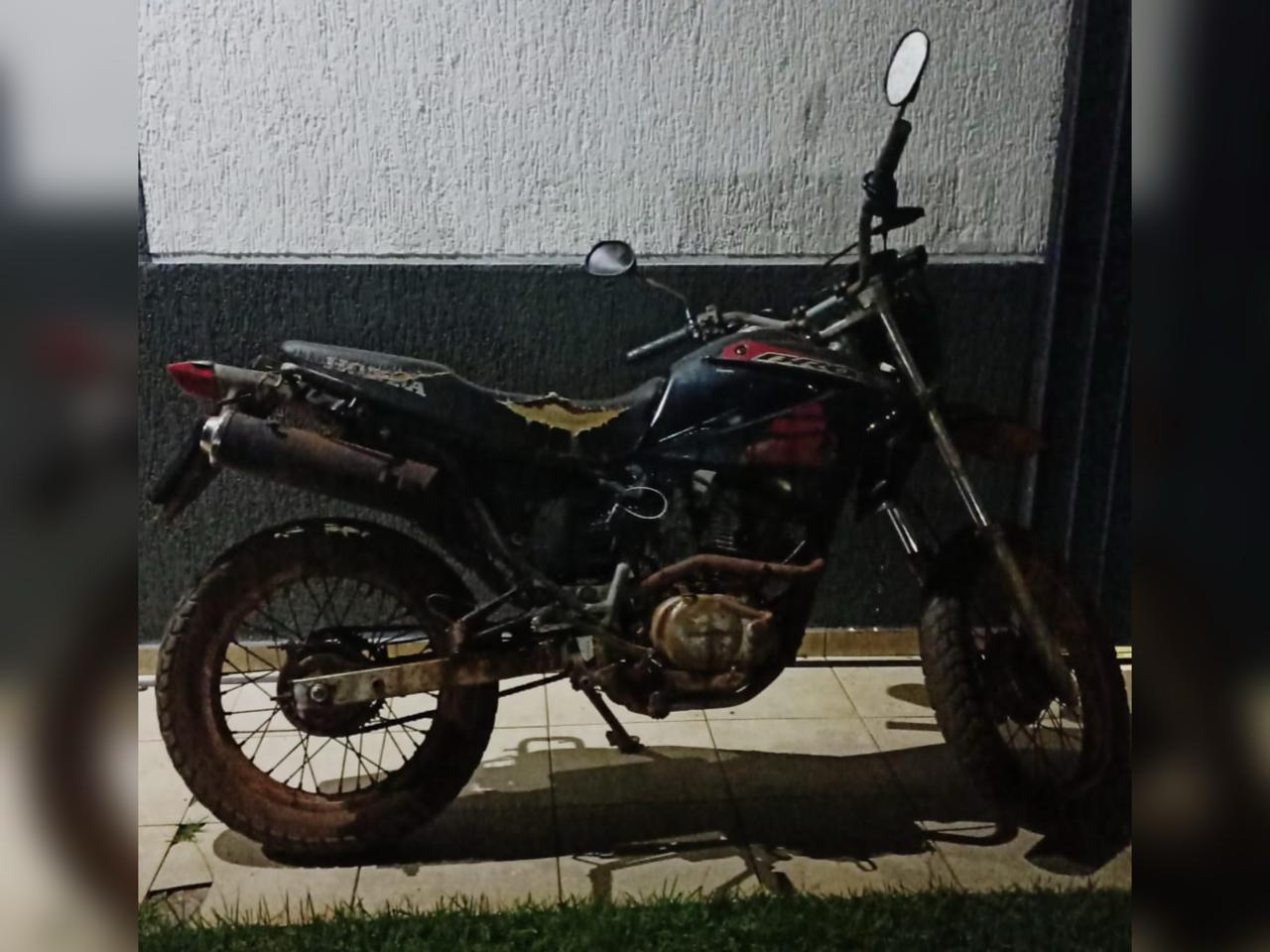 Jornal Ilustrado - Motociclista é detido após fugir da PM e realizar manobras perigosas em Umuarama