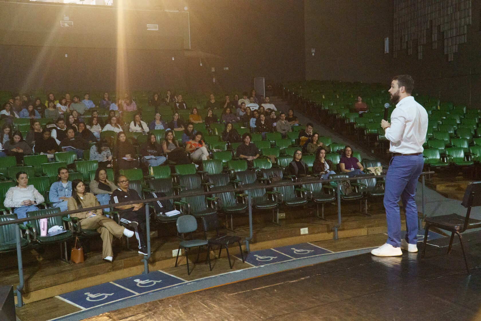 Equipes do IAITEA e Espaço TEA da Unipar recebem capacitação