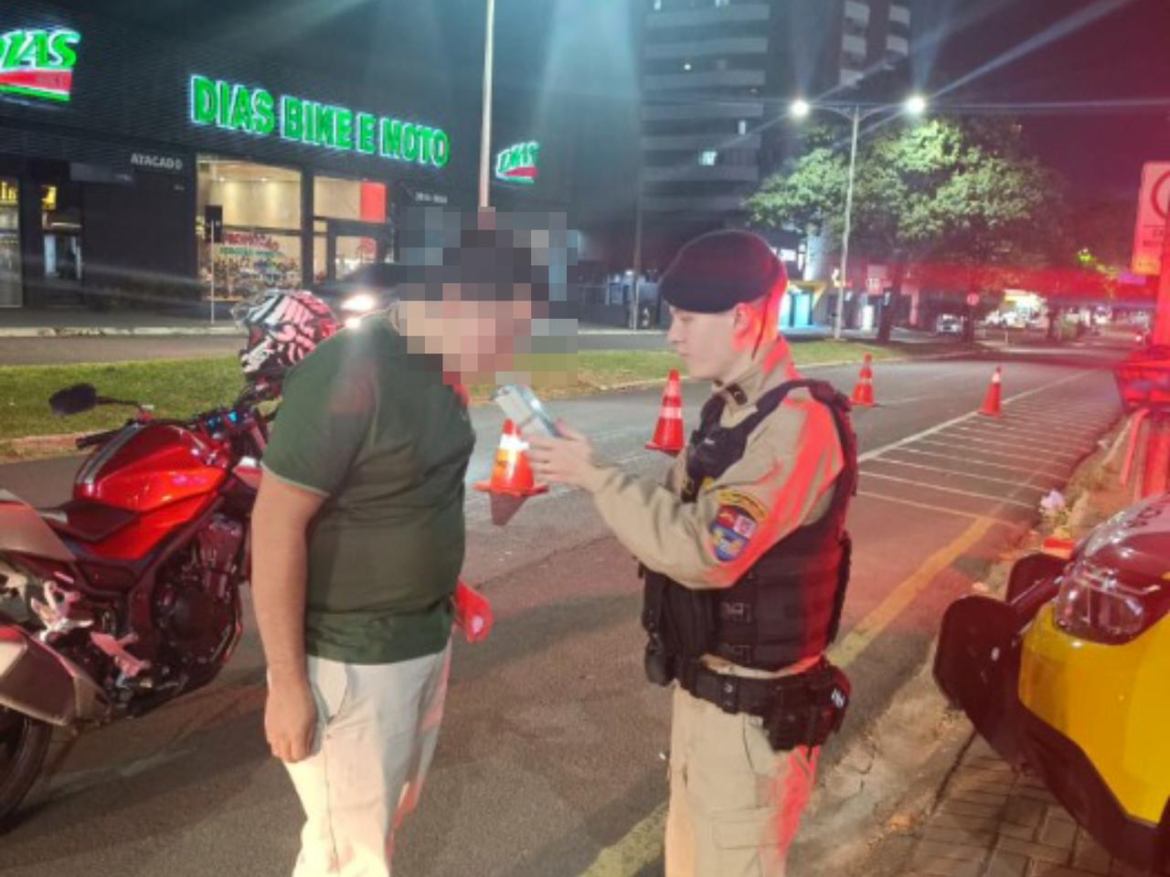PM aborda quase 90 veículos durante operações de trânsito em Umuarama