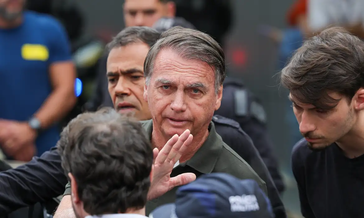 Jornal Ilustrado - Trama golpista: defesa de Bolsonaro desiste de suspensão da pena