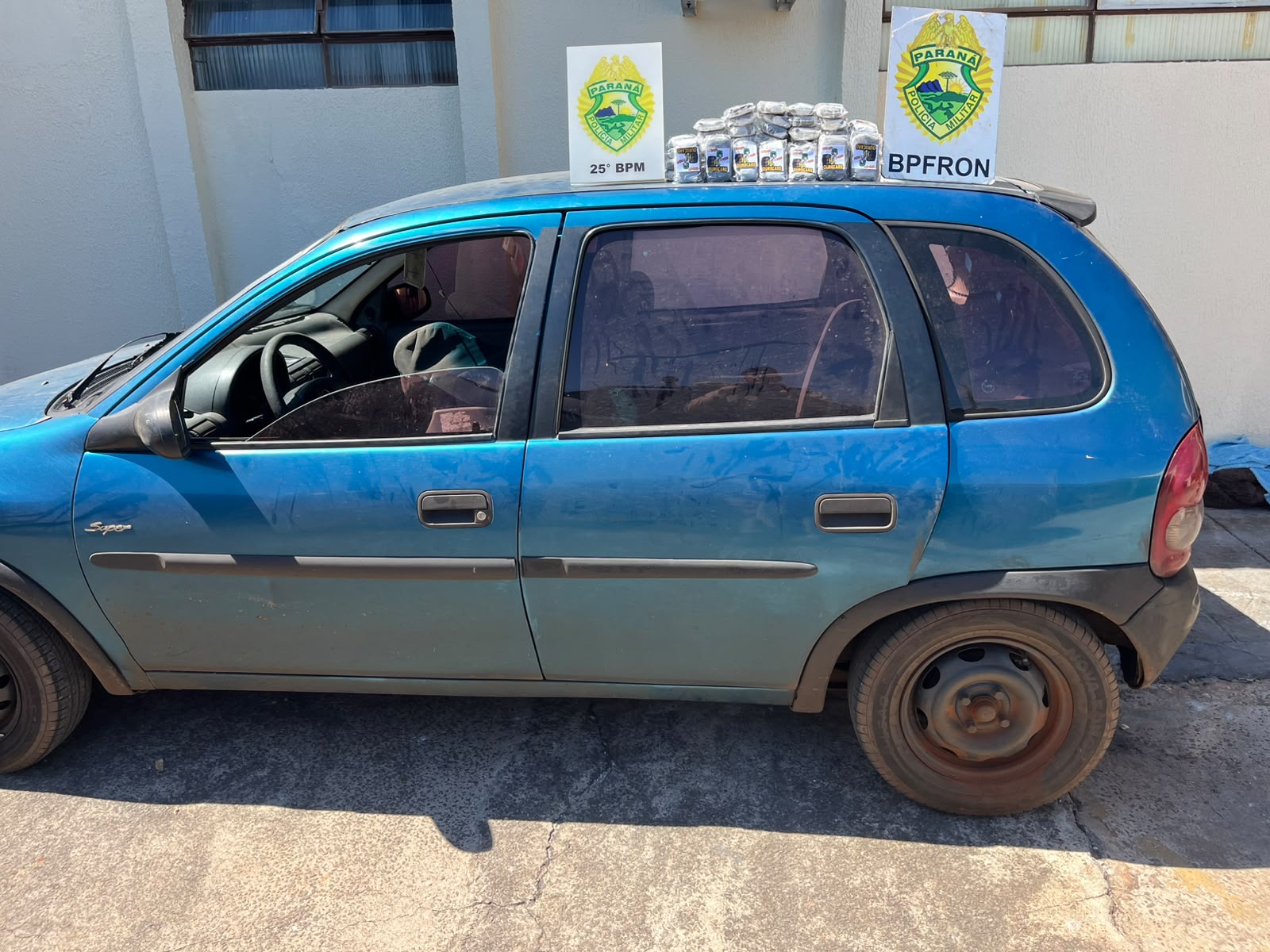 Jornal Ilustrado - O grande jornal do Noroeste do Paraná Jornal Ilustrado - Douradina: com criança de 2 anos no carro, mulher é presa transportando 5 kg de haxixe