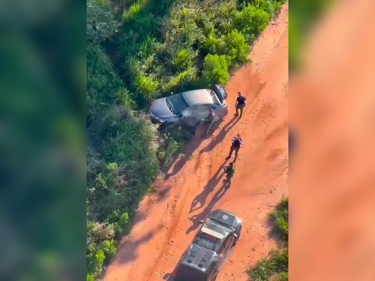 Fuga alucinada pela PR-323 termina com carro carregado de maconha apreendido