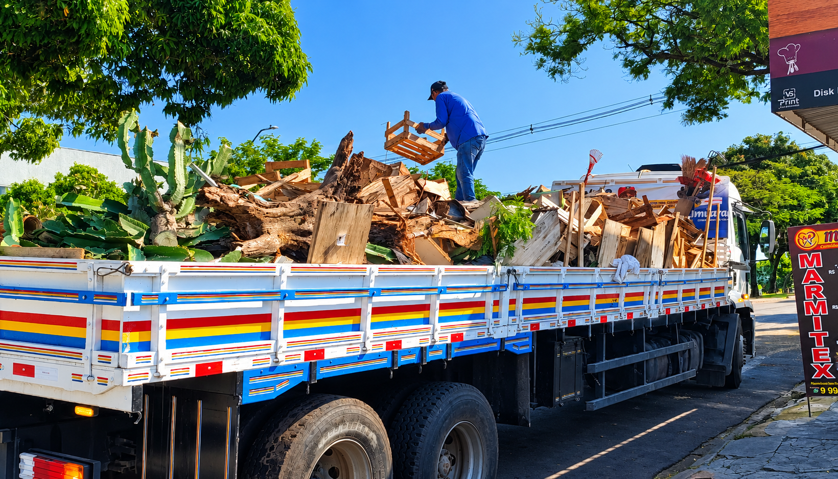 Ação recolhe recolhe mais de 520 toneladas de lixo e entulhos em Umuarama