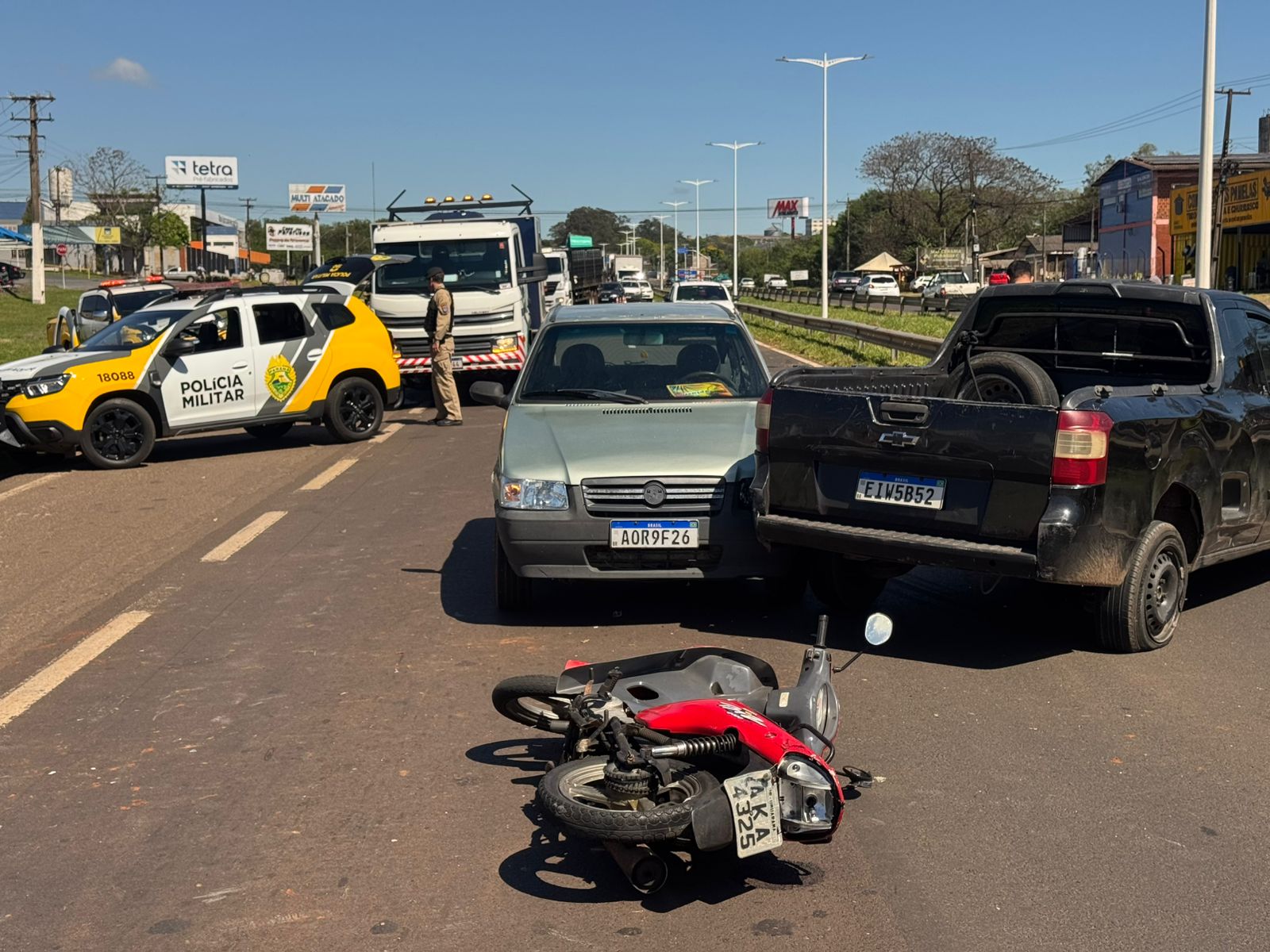 Jornal Ilustrado - O grande jornal do Noroeste do Paraná Jornal Ilustrado - Motociclista fica ferida em colisão com dois carros na PR-323 em frente a Havan