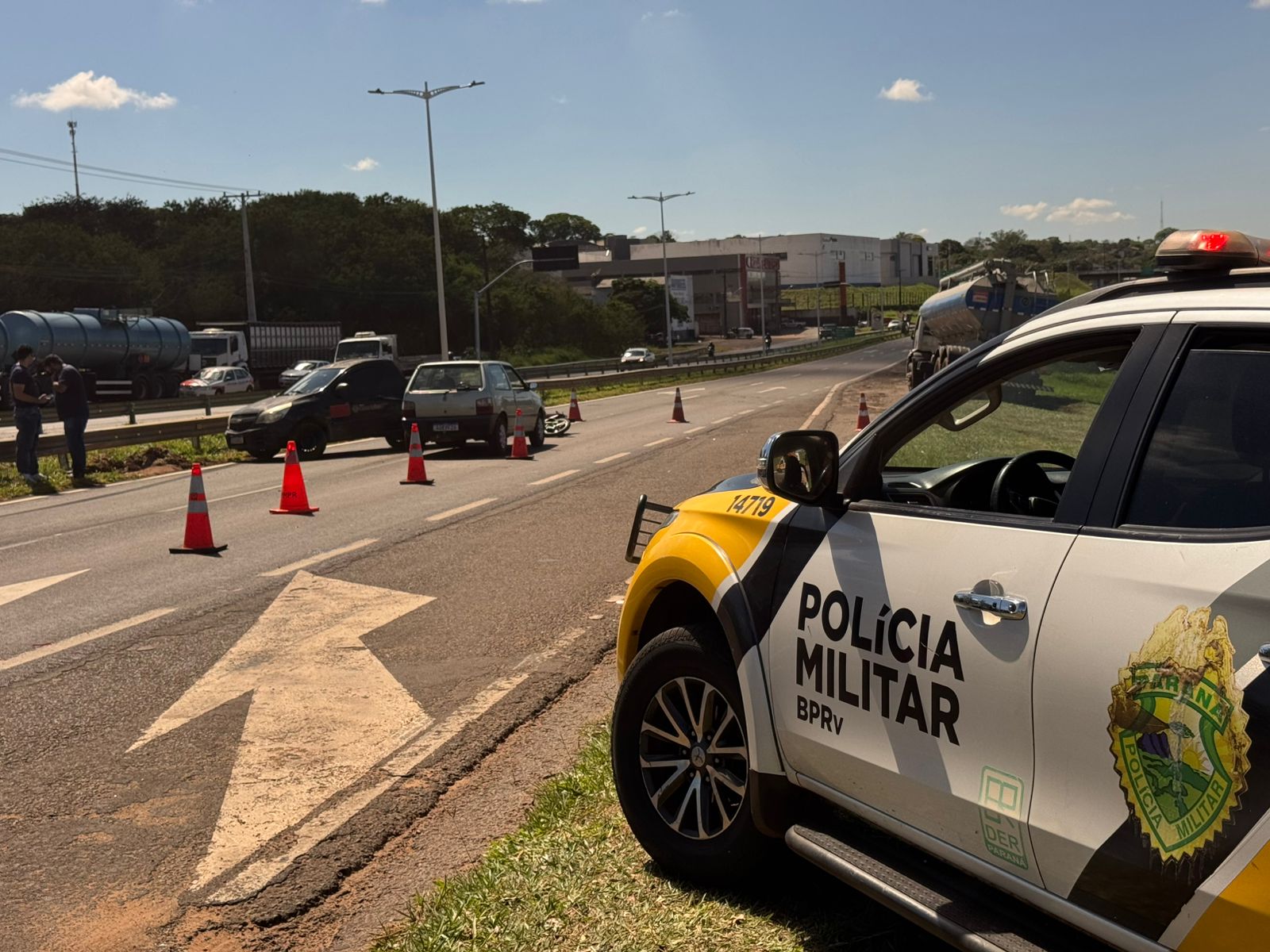 Jornal Ilustrado - O grande jornal do Noroeste do Paraná Jornal Ilustrado - Motociclista fica ferida em colisão com dois carros na PR-323 em frente a Havan