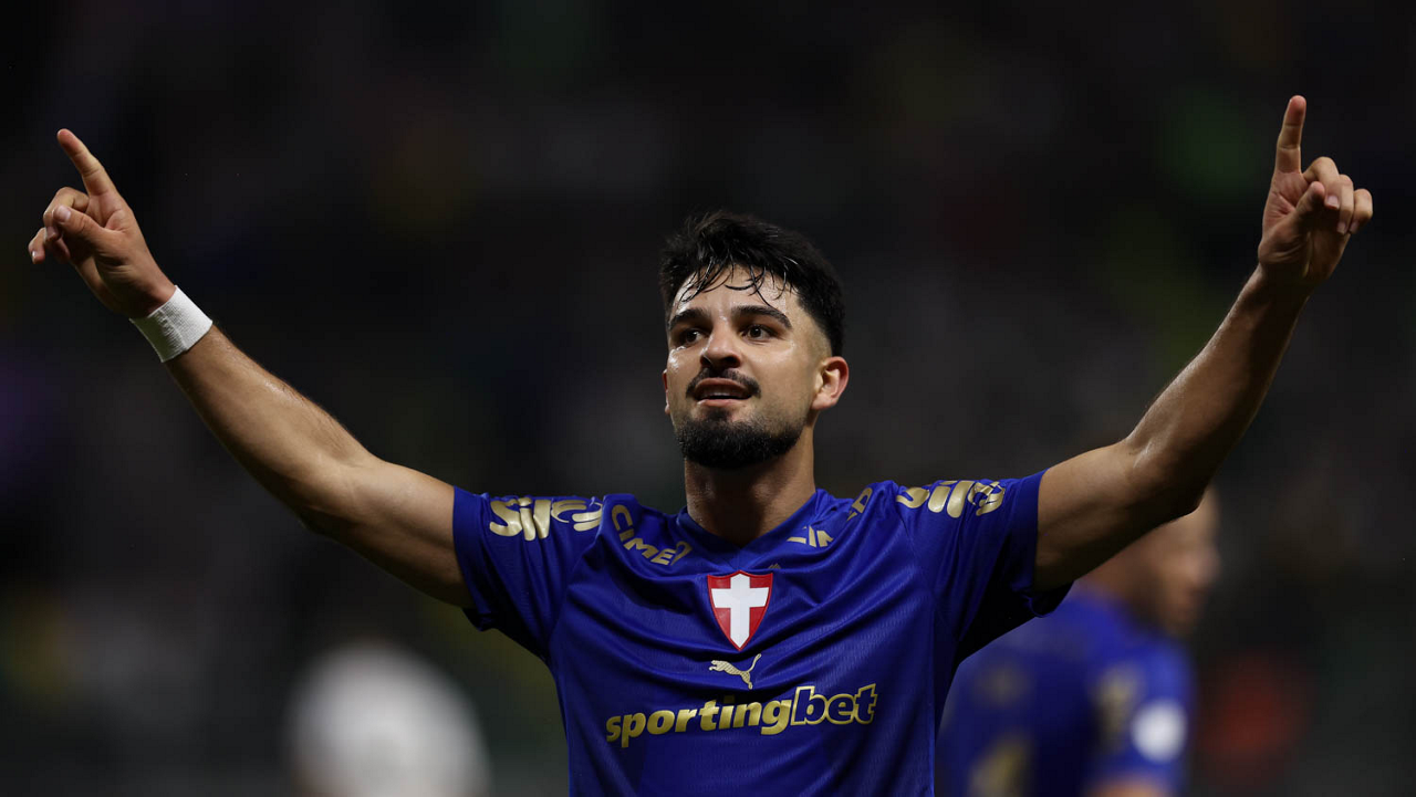 Palmeiras anuncia a renovação de contrato com o atacante Flaco López até 2030