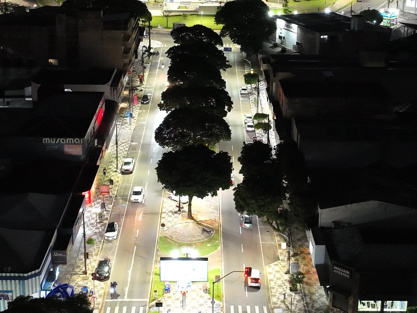 Jornal Ilustrado - Iluminação ornamental da avenida Paraná é modernizada com tecnologia LED