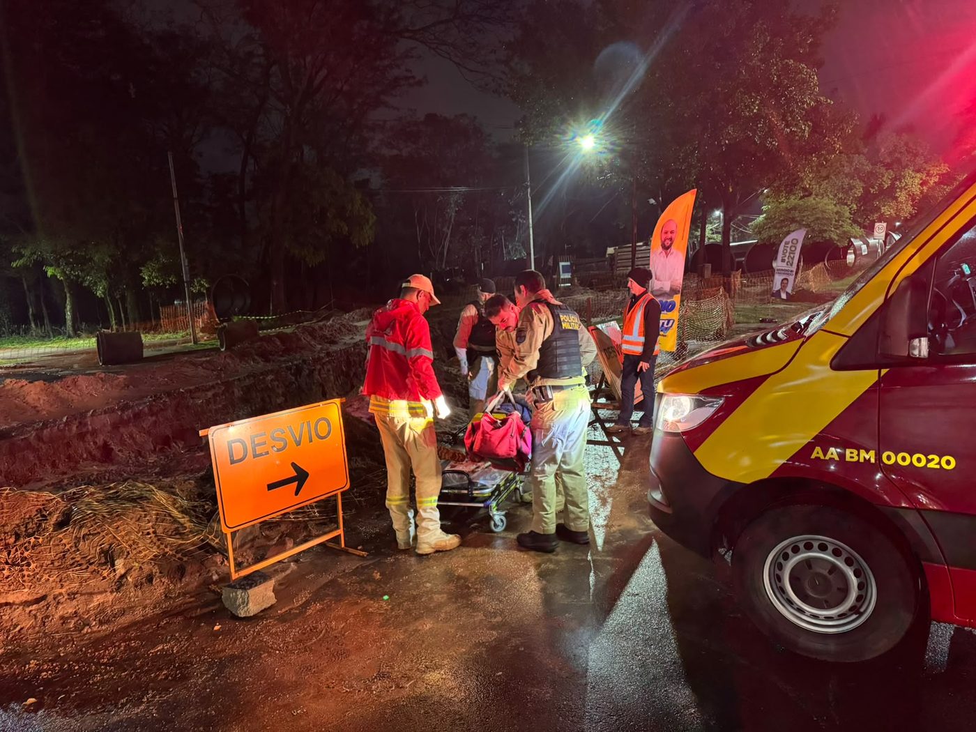 Jornal Ilustrado - O grande jornal do Noroeste do Paraná Jornal Ilustrado - Motociclista fica ferido após cair em valeta de obra no centro de Umuarama