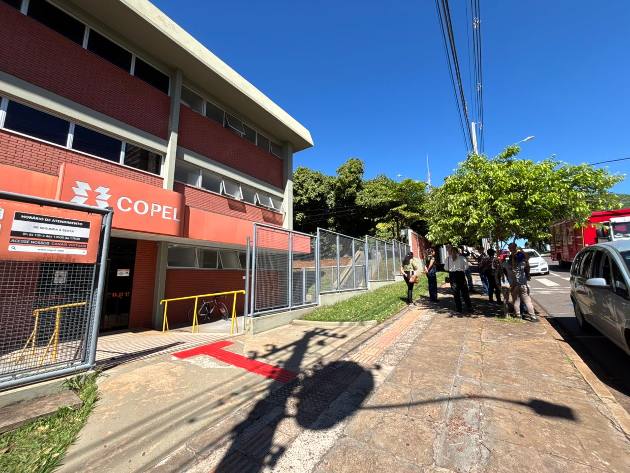 Moradores enfrentam quatro dias sem energia e se unem para cobrar solução da Copel em Umuarama