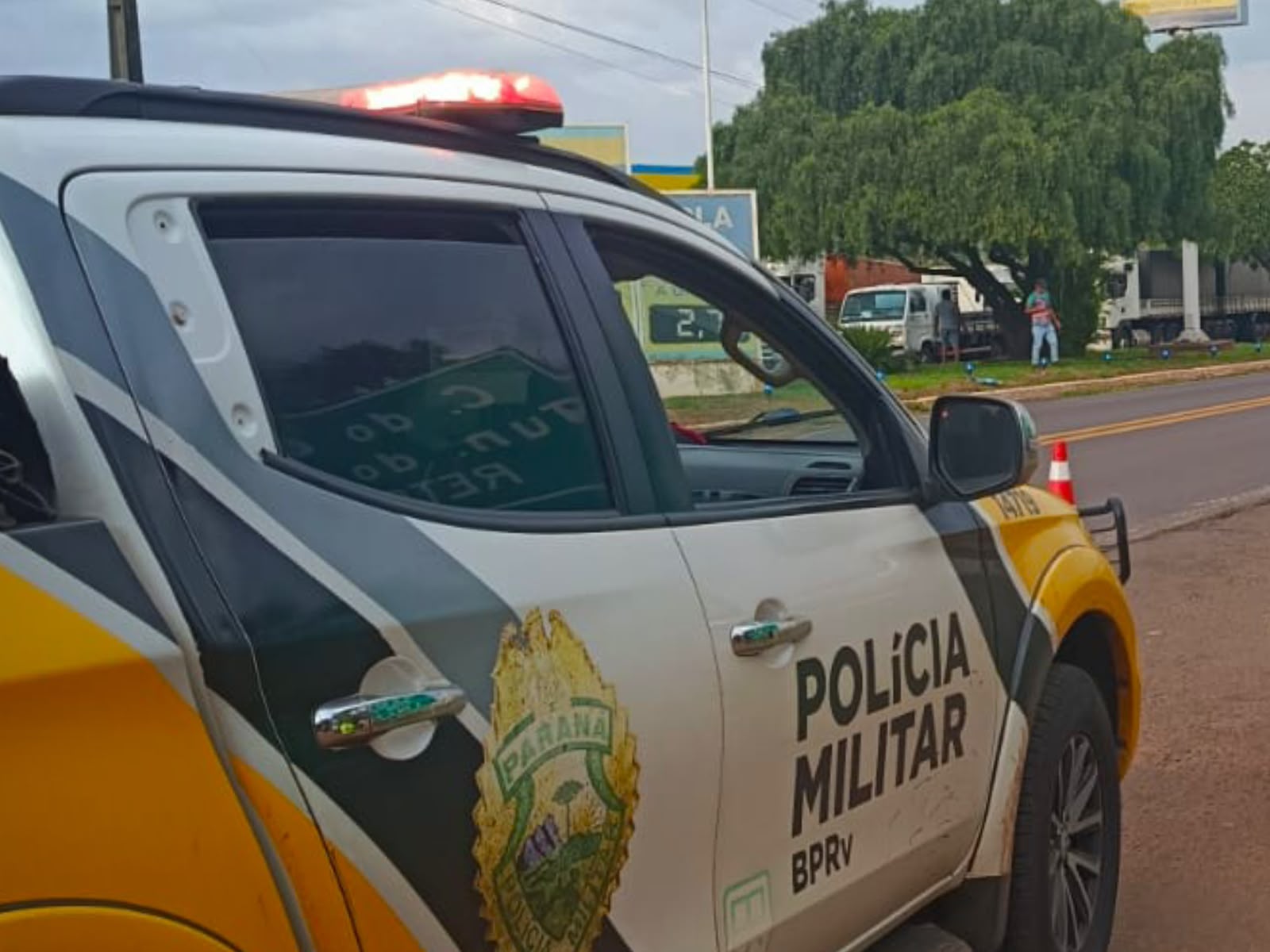 Motorista fica ferido após colisão traseira na PR-323, em Cruzeiro do Oeste