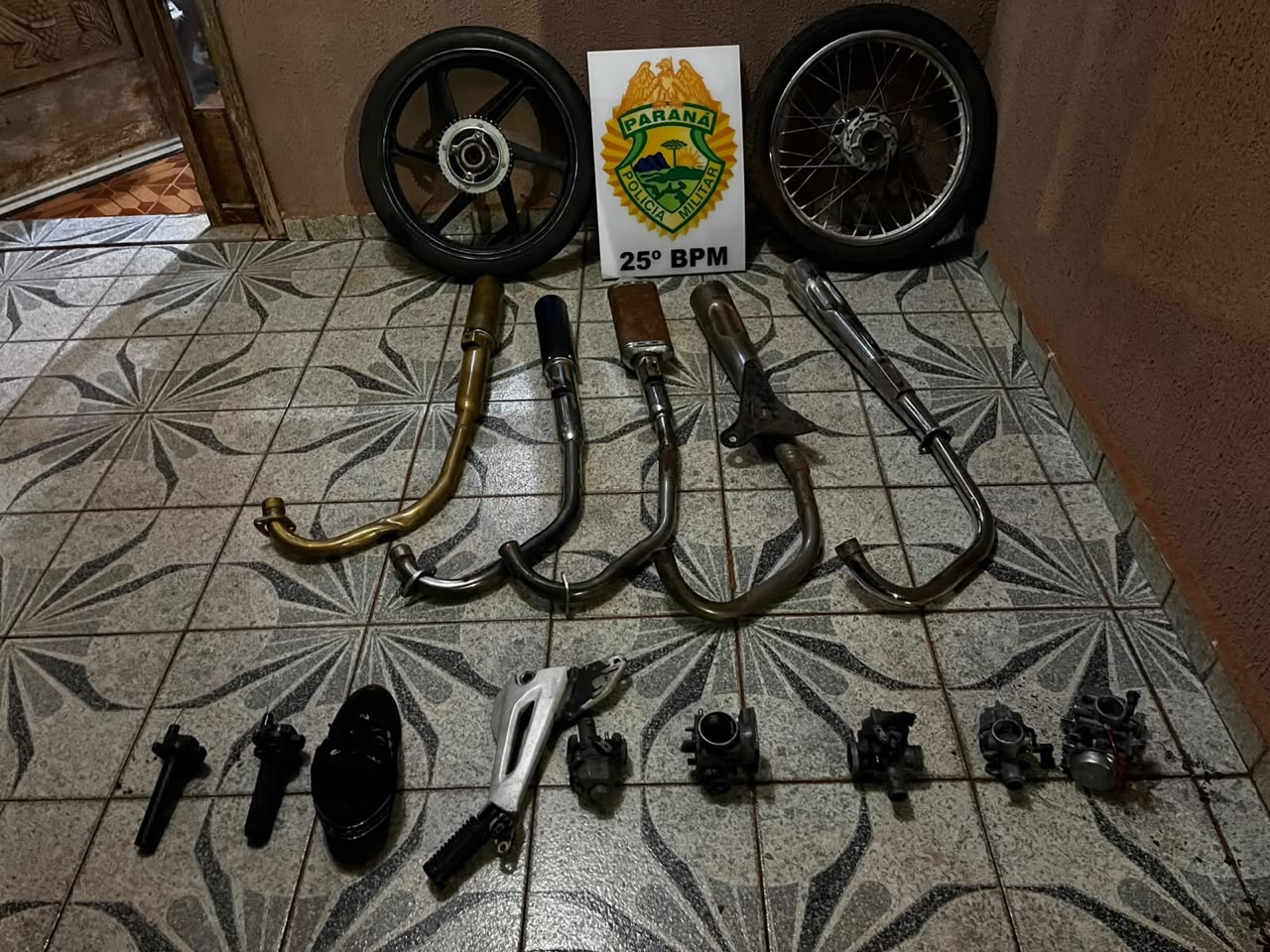 Polícias desmantelam grupo suspeito de furtar peças de motocicletas em Icaraíma