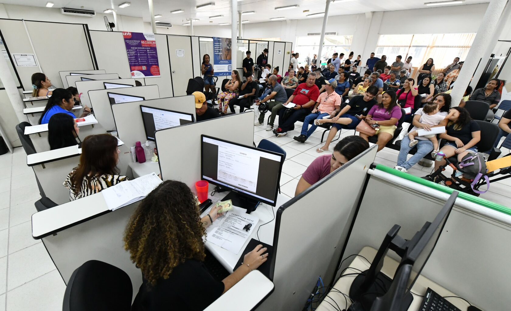 Jornal Ilustrado - O grande jornal do Noroeste do Paraná Jornal Ilustrado - Mutirão de empregos oferece mais de 350 vagas semana que vem em Umuarama