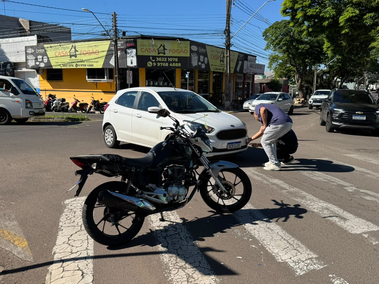 Jornal Ilustrado - O grande jornal do Noroeste do Paraná Jornal Ilustrado - Motociclista fica ferido após colisão com carro em cruzamento na Ney Braga com Dr. Camargo